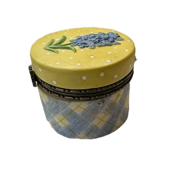 Vintage Trinket Box Hat Box with Sun Hat Inside Lilac on Top Embossed - Picture 3 of 6